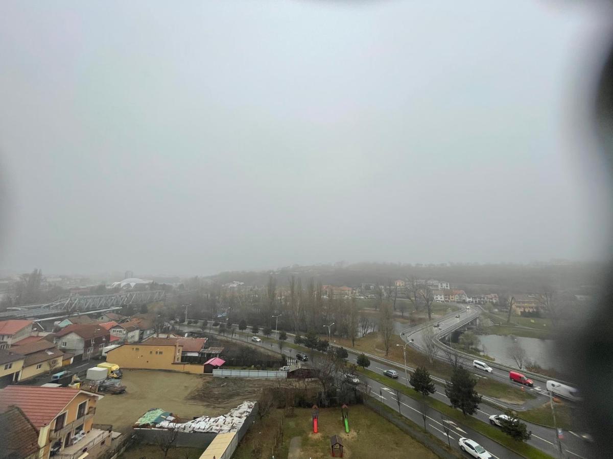 Lovely 3 Bedrooms Apartament Oradea Exterior photo
