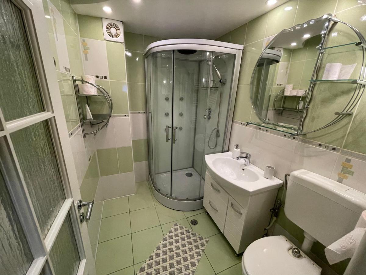Lovely 3 Bedrooms Apartament Oradea Exterior photo